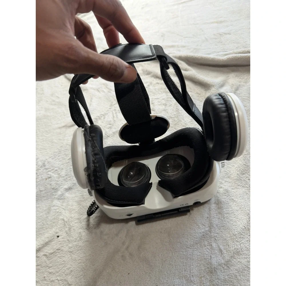 Hype I-FX Virtual Reality VR Headset‎ for Smartphones with Built-in Headphones